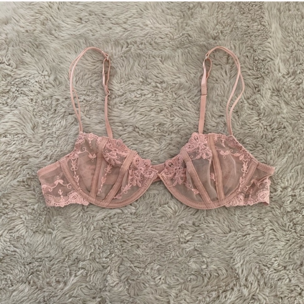 UO out from under lace unlined bra